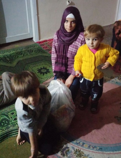 Akyazı İHH Suriye ve Iraklı 30 Aileye Erzak Dağıttı